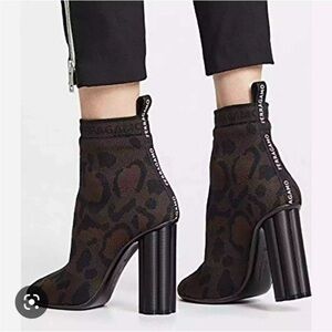 Salvatore Ferragamo Capo ankle boots heels brown leopard 9 C